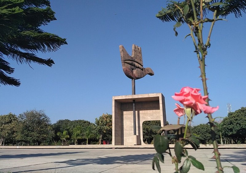 the open hand monument, open hand monument chandigarh, open hand monument of chandigarh, chandigarh open hand monument, open hand monument architecture, open hand monument le corbusier