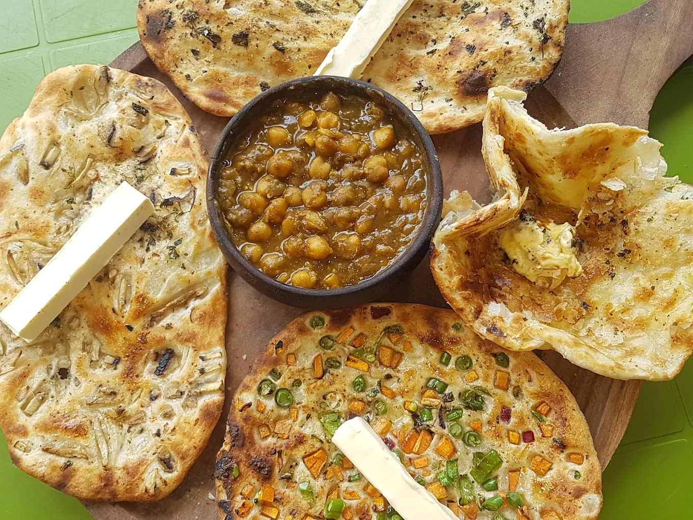 Authentic Kulcha Spots in Chandigarh: Best Amritsari Kulcha to Try